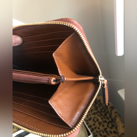 Burberry Zip Around Wallet w/ Box & Dust Bag - Picture 14 of 16